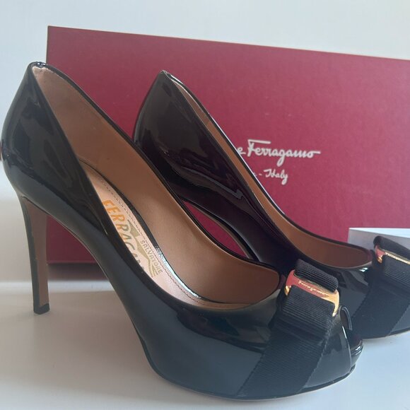 Authentic Salvatore Ferragamo Bow Peep Toe Pump - size 5M - Pristine condition - Picture 1 of 13